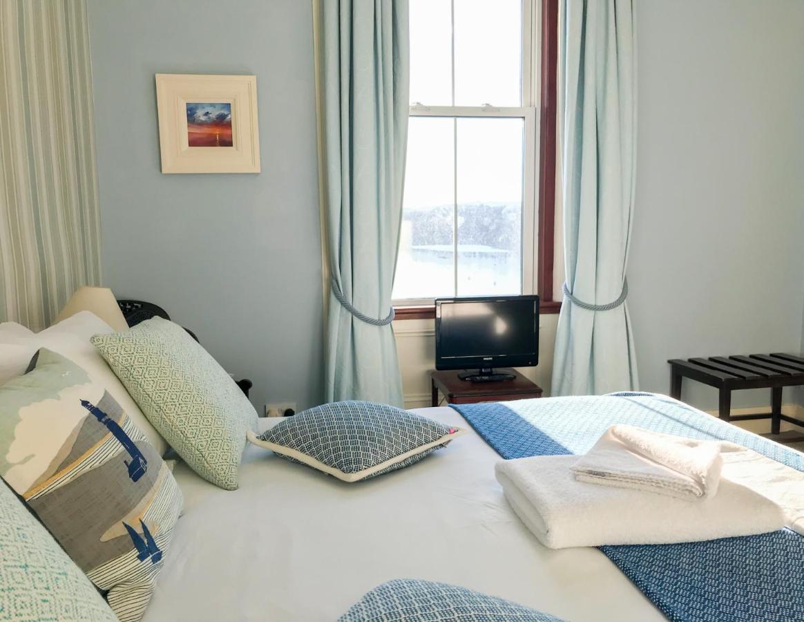 Western Isles Hotel Тобермори Экстерьер фото